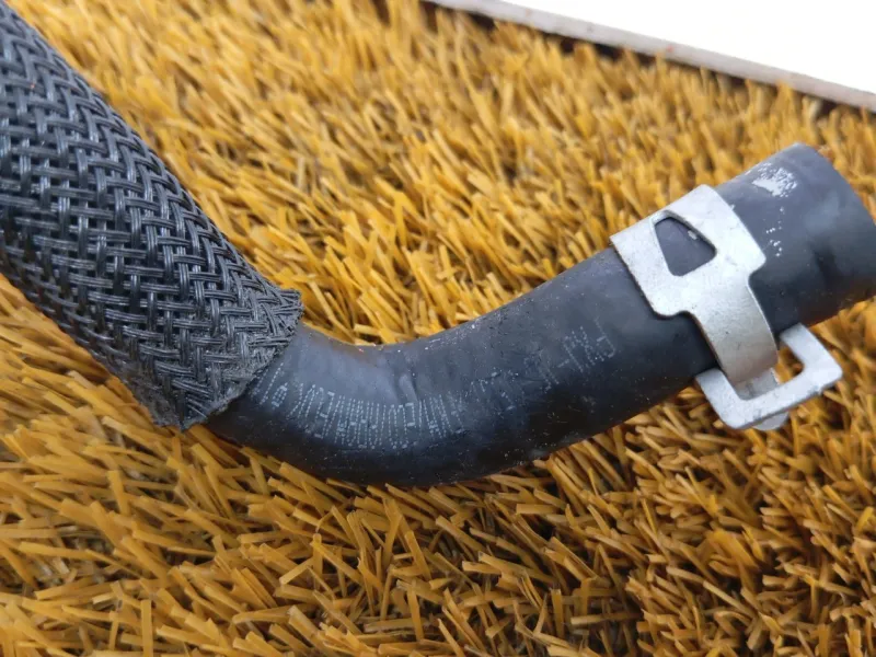 Патрубок отопителя