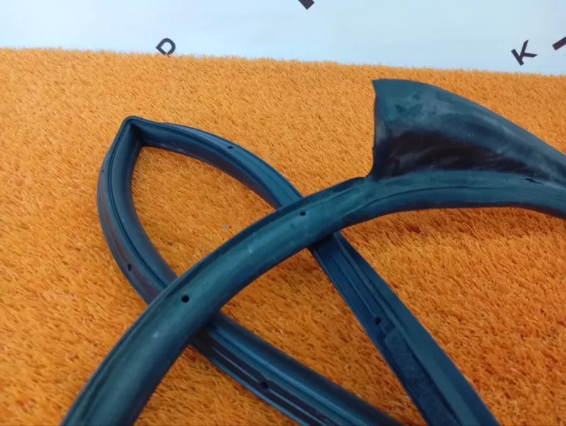 Уплотнитель двери