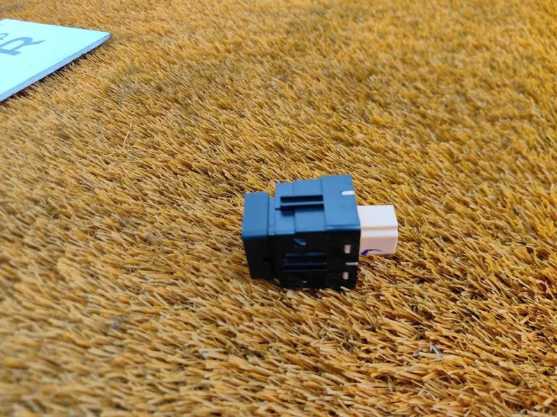 Кнопка обогрева сидений