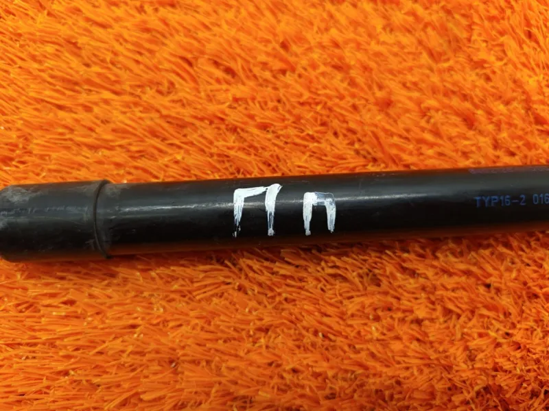 Амортизатор капота