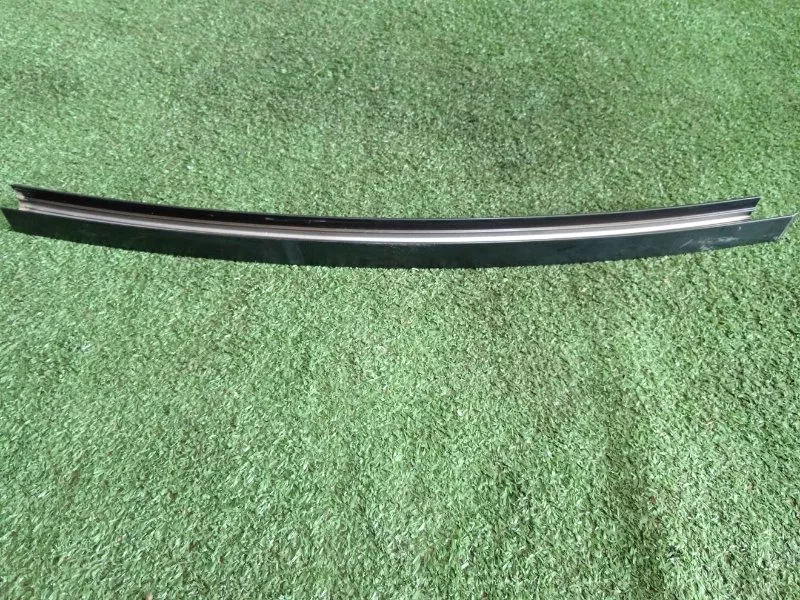 Направляющая стекла двери