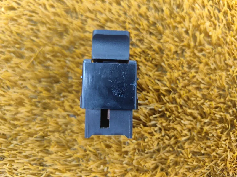 Кнопка стеклоподъемника