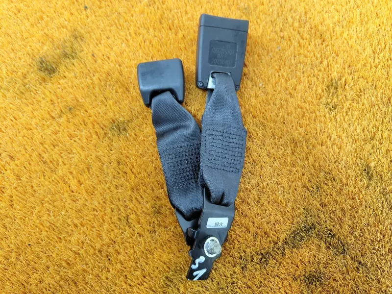 Ответная часть ремня безопасности