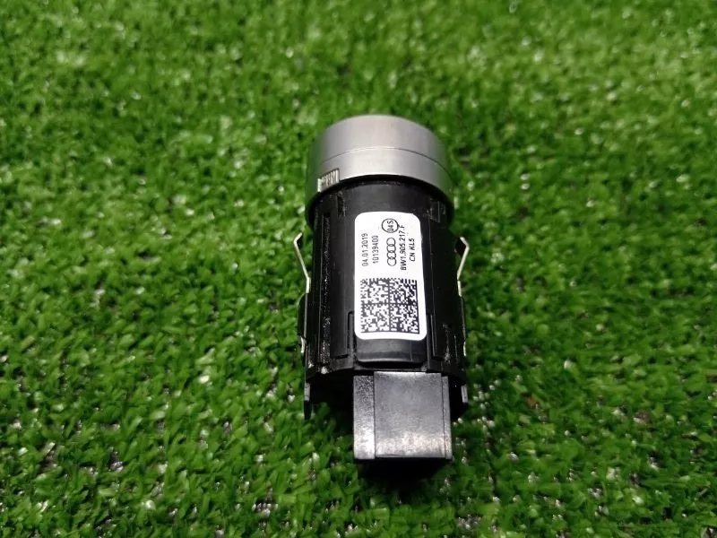 Кнопка запуска двигателя