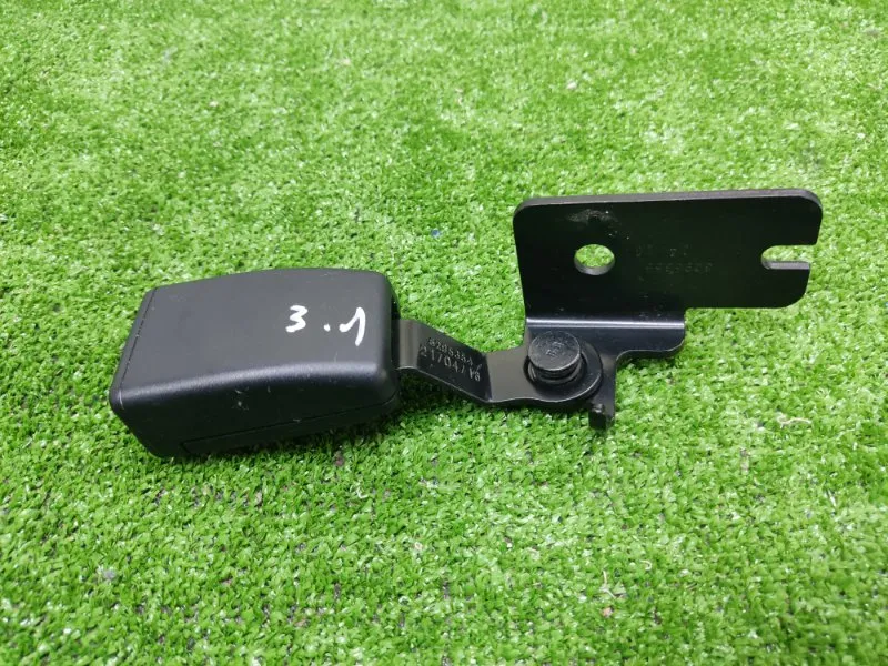 Ответная часть ремня безопасности