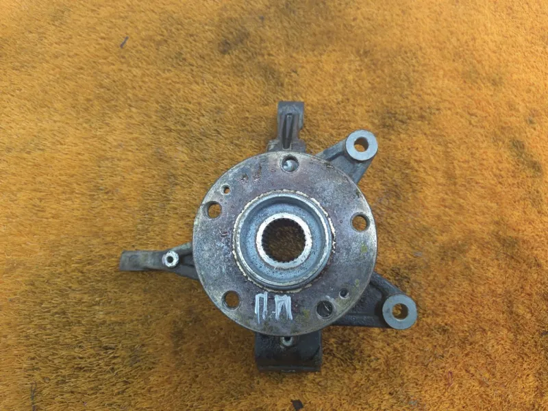 Кулак поворотный