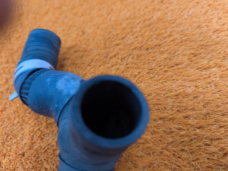 Патрубок воздушного фильтра