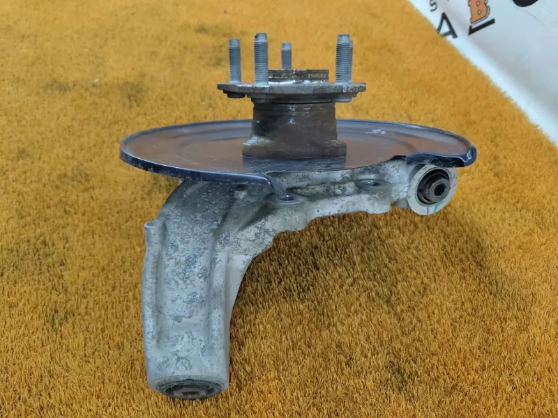 Кулак поворотный