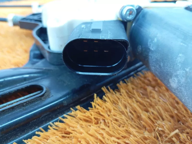 Стеклоподъемник