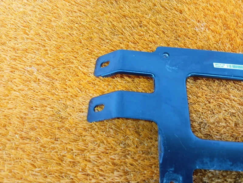 Кронштейн блока управления двигателем