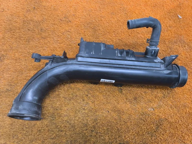 Патрубок воздушного фильтра