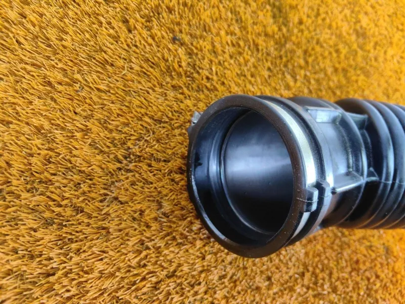 Патрубок воздушного фильтра