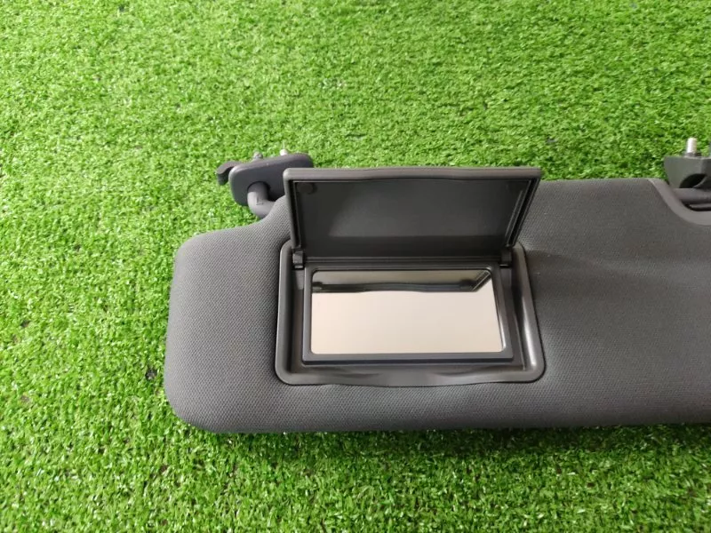 Козырек солнцезащитный