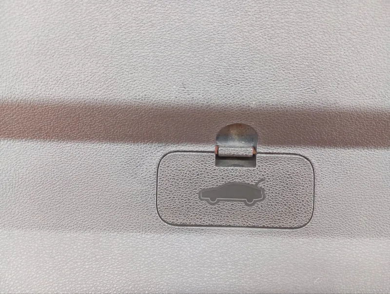 Обшивка двери багажника