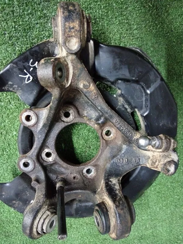 Кулак поворотный