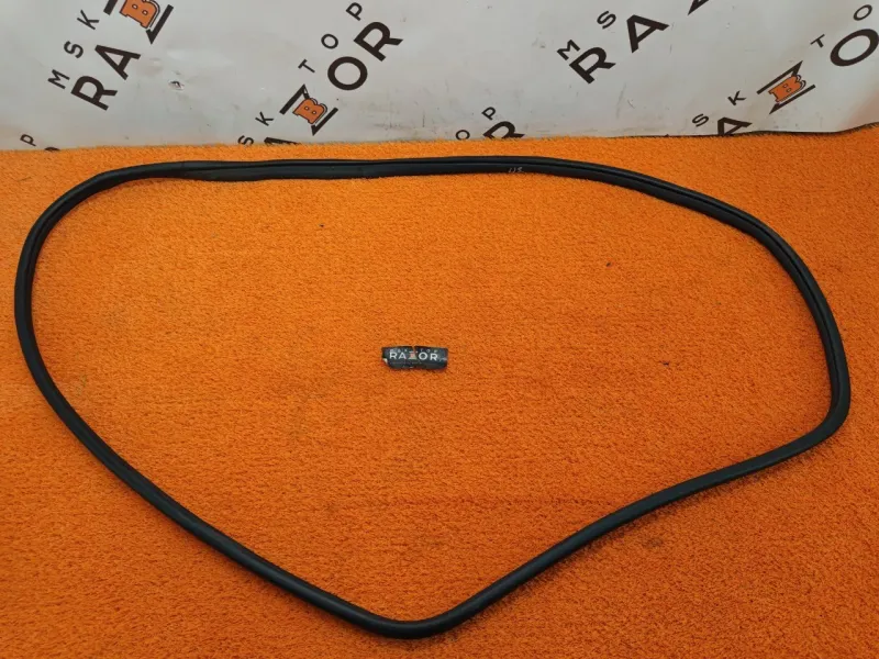 Уплотнитель проема двери