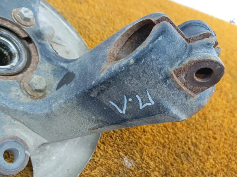 Кулак поворотный