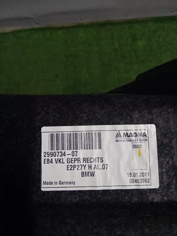 Обшивка багажника BMW X1 2011 51472990734 E84 N47D20C 75397700, правая