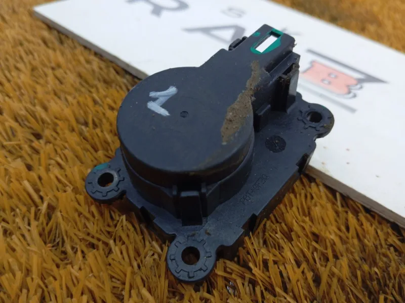 Моторчик заслонки печки