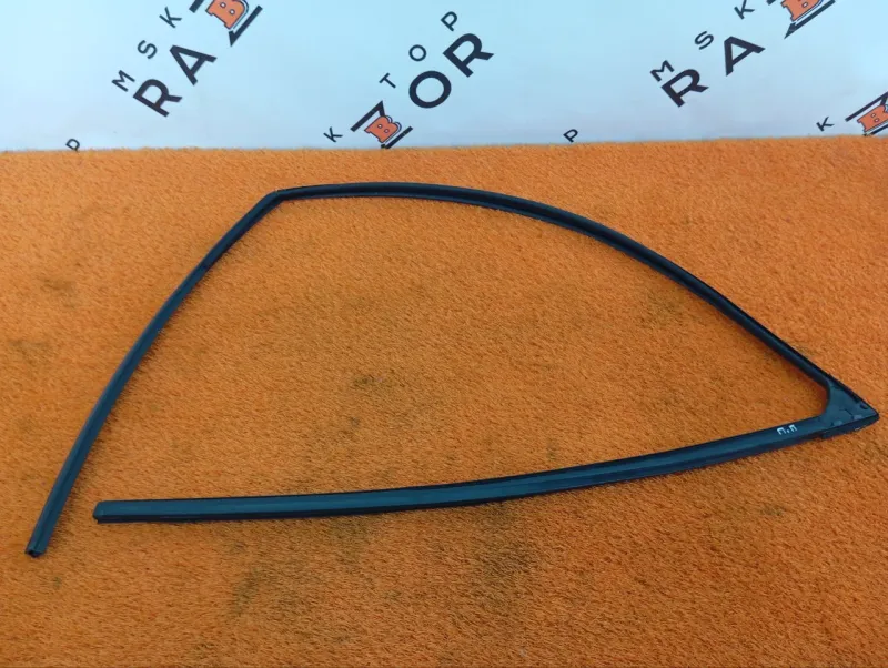 Уплотнитель стекла двери