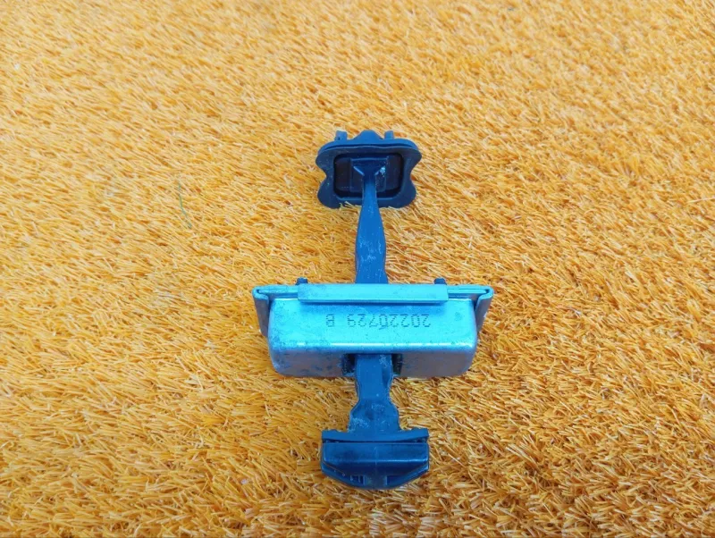 Ограничитель двери