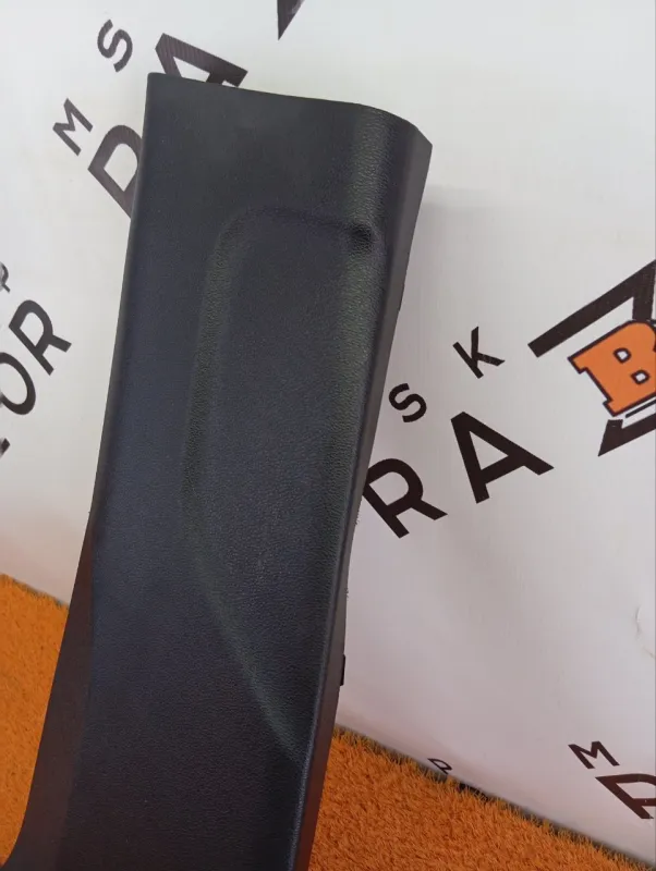 Обшивка центральной стойки