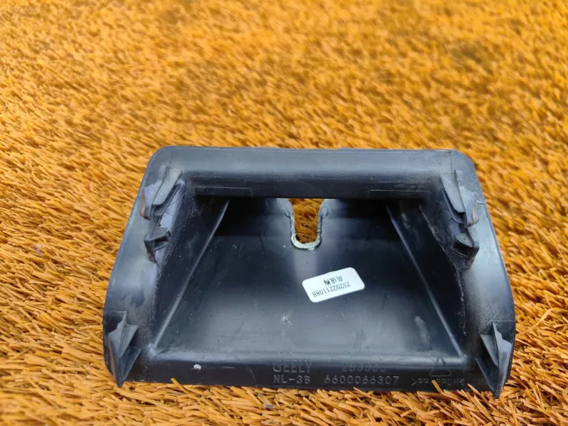 Накладка замка багажника