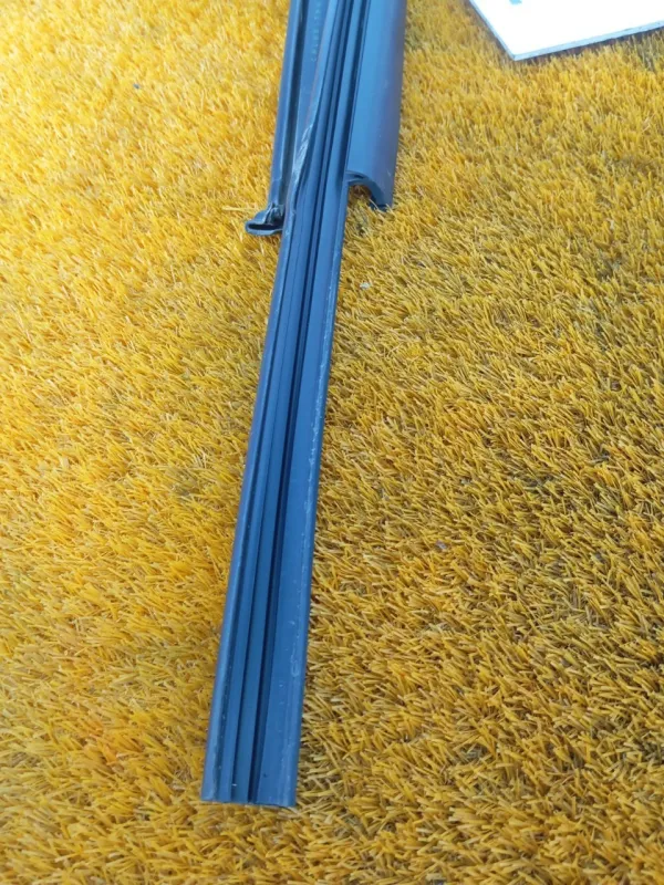 Уплотнитель стекла двери