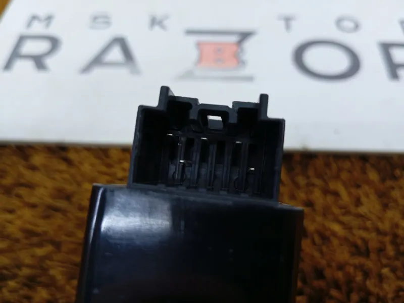 Кнопка стеклоподъемника