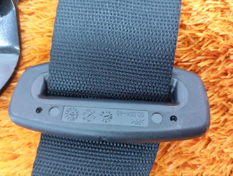 Ремень безопасности