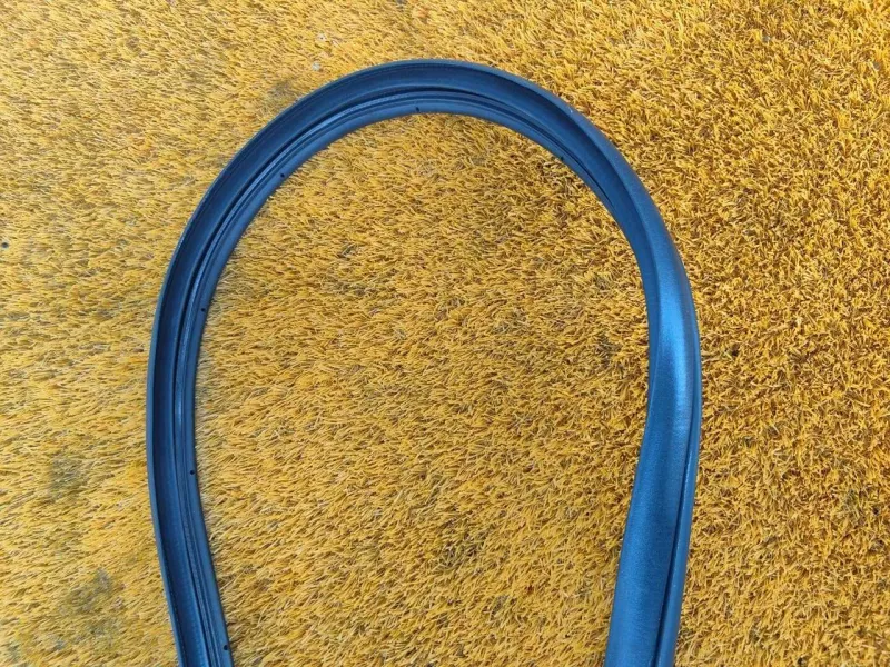 Уплотнитель проема двери