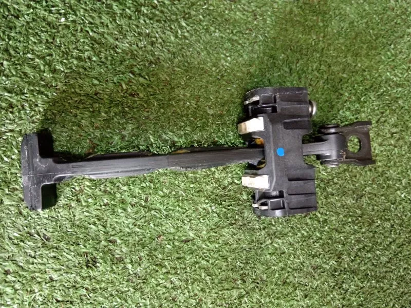 Ограничитель двери