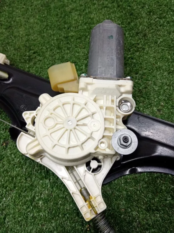 Стеклоподъемник BMW X5 2008 51357166382 E70, задний правый