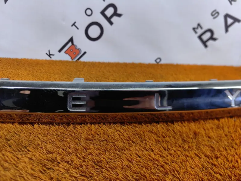 Накладка крышки багажника