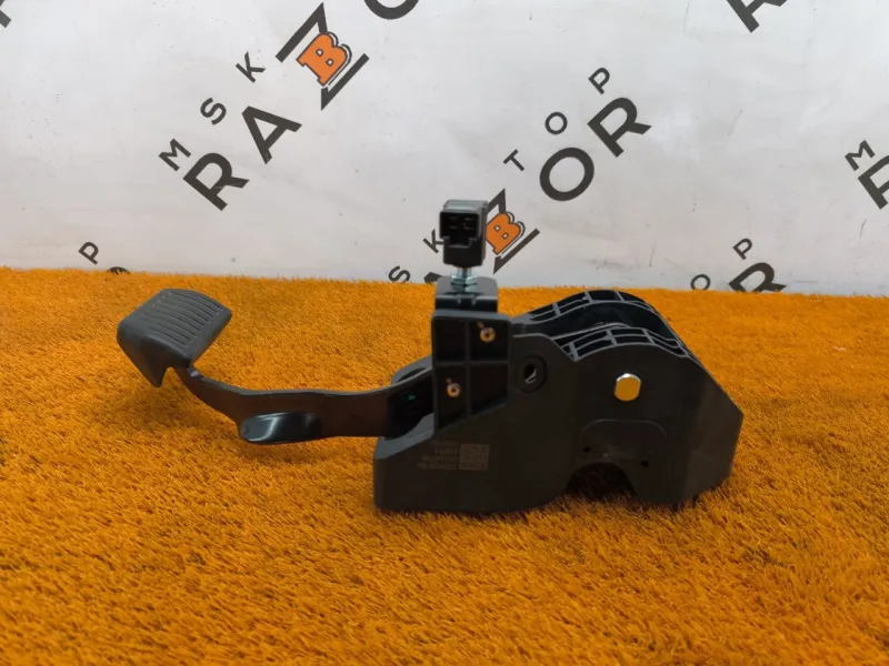 Педаль тормоза