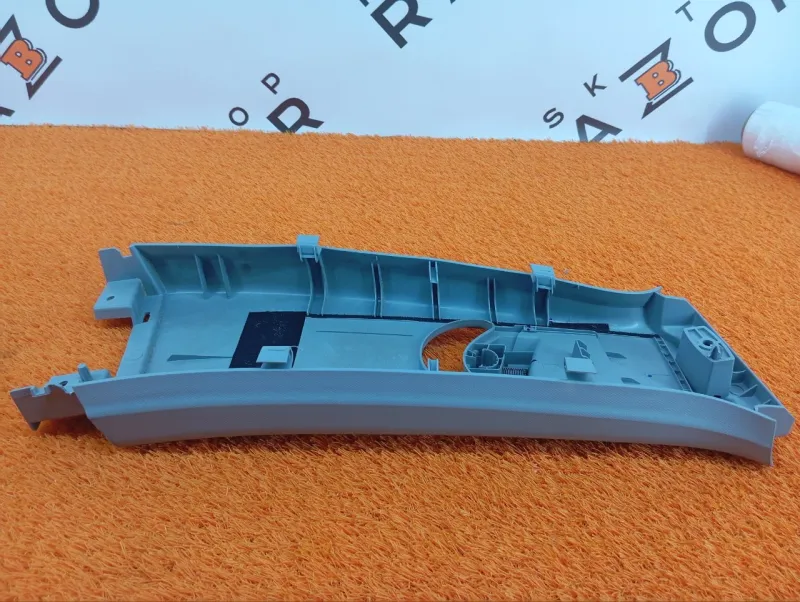 Обшивка центральной стойки