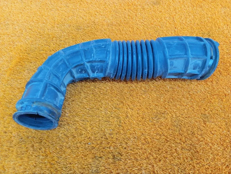 Патрубок воздушного фильтра