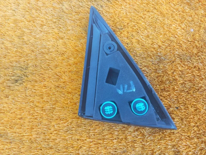 Уголок двери