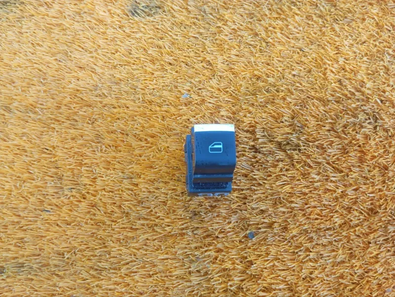 Кнопка стеклоподъемника