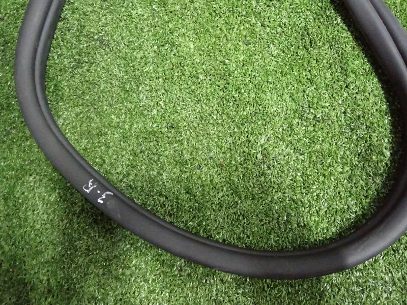 Уплотнитель проема двери