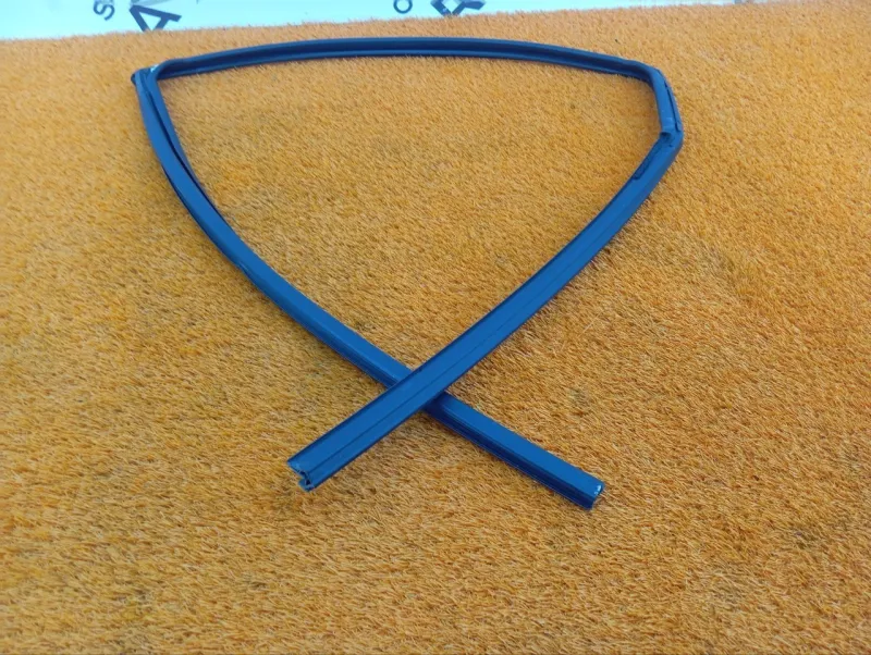 Уплотнитель стекла двери