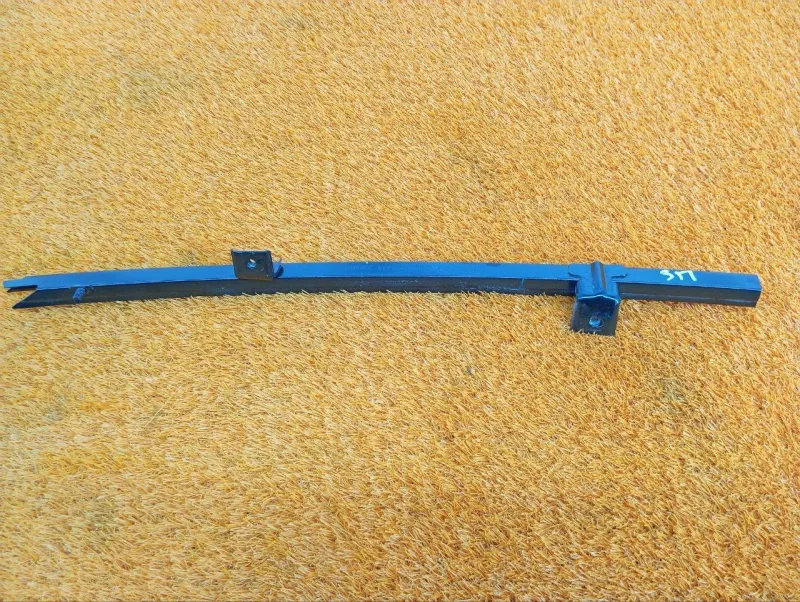 Направляющая стекла двери