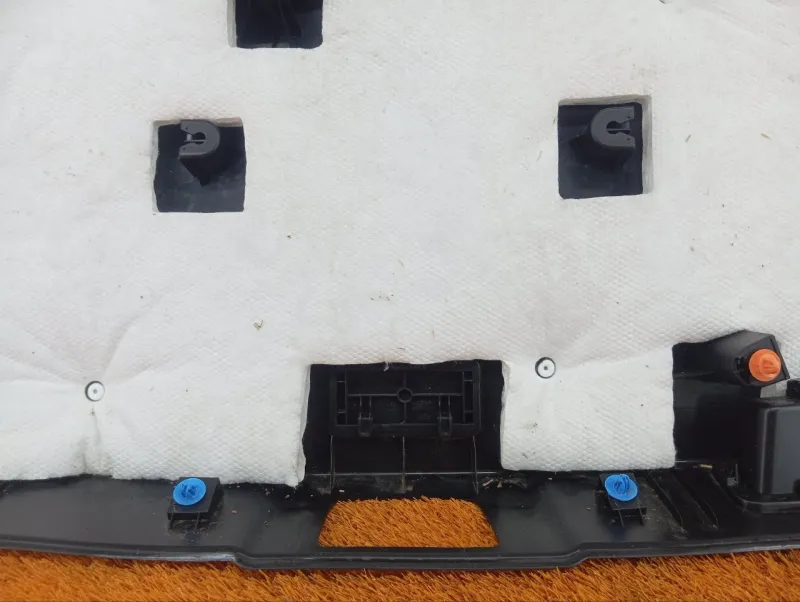 Обшивка двери багажника