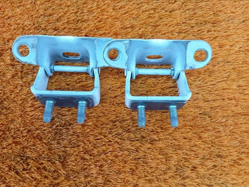 Петля двери багажника