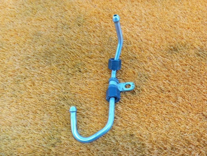 Трубка топливная