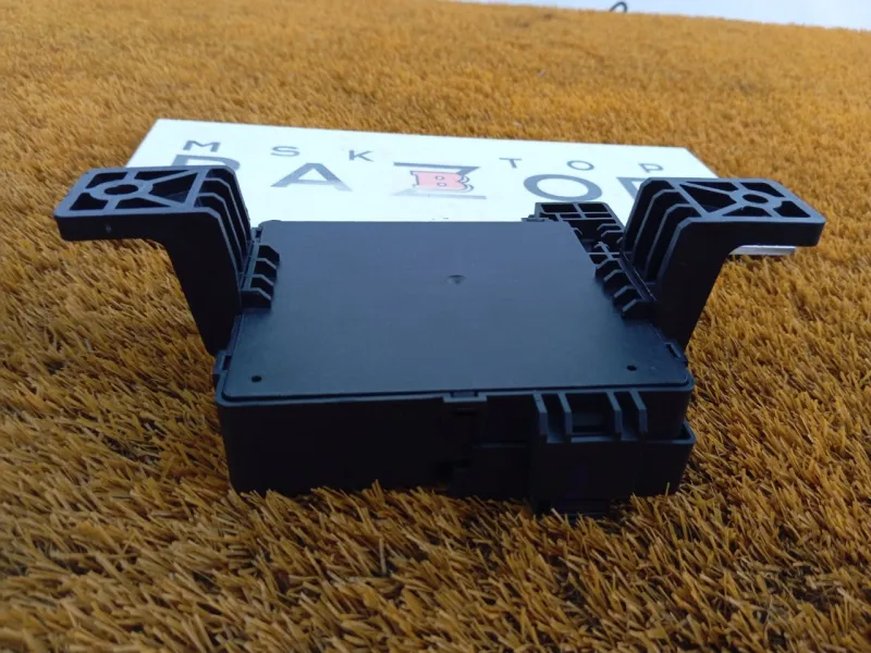 Блок предохранителей под капот