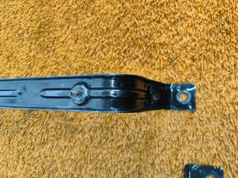 Крепление топливного бака