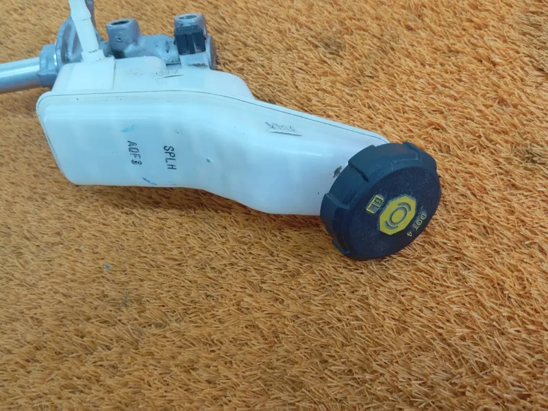 Главный тормозной цилиндр