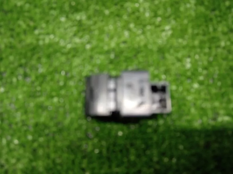 Кнопка стеклоподъемника