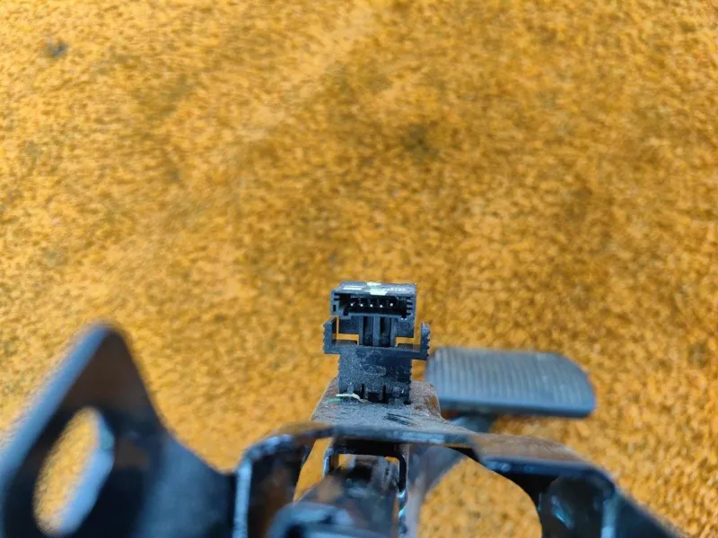 Педаль тормоза